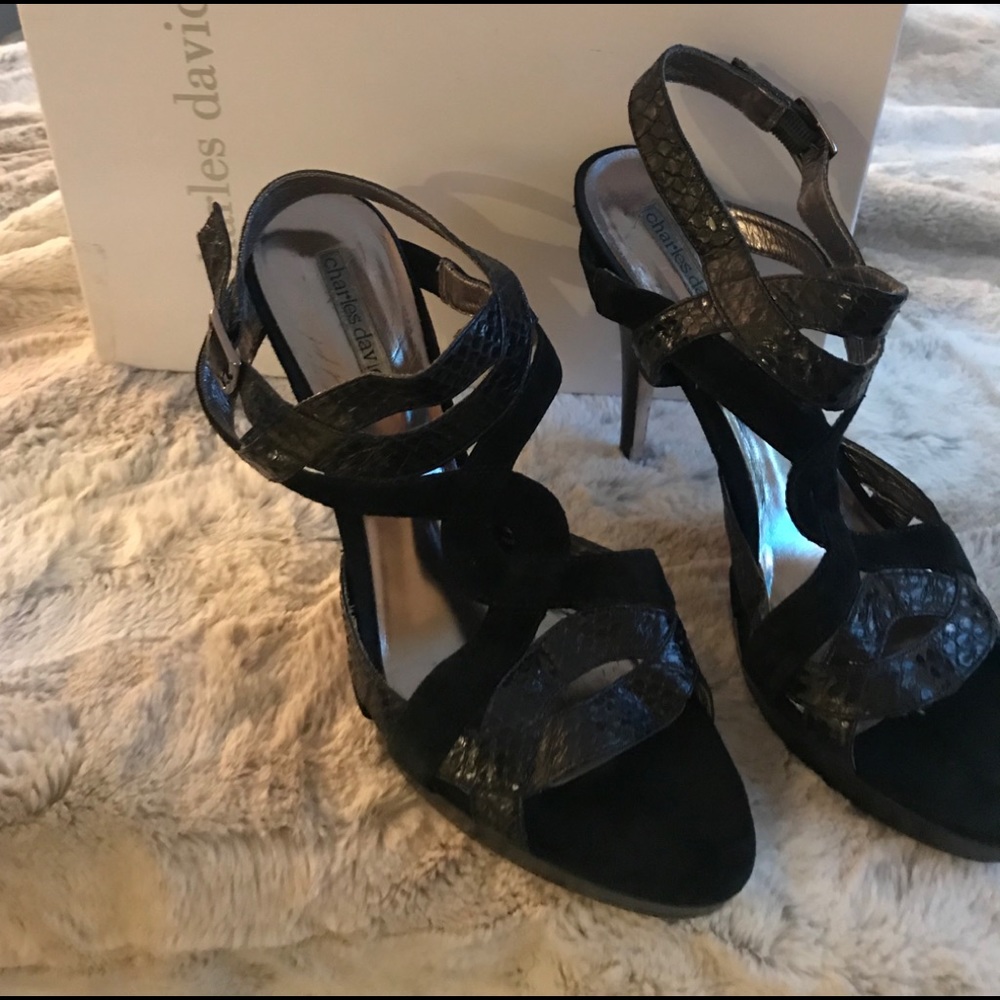 SALE 💫 Charles David black heels